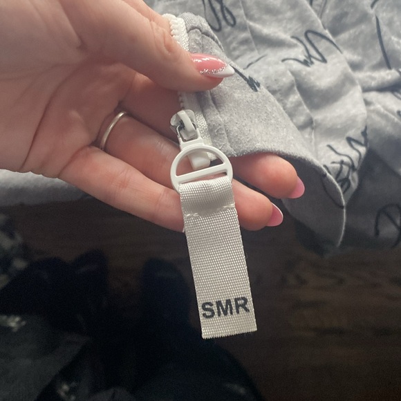 Super cute cropped sweater, Size small - Picture 4 of 4